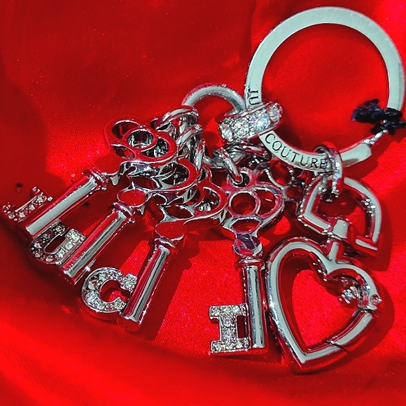 Juicy Couture Five Silver 🗝️ Key Ring Crystals NWT